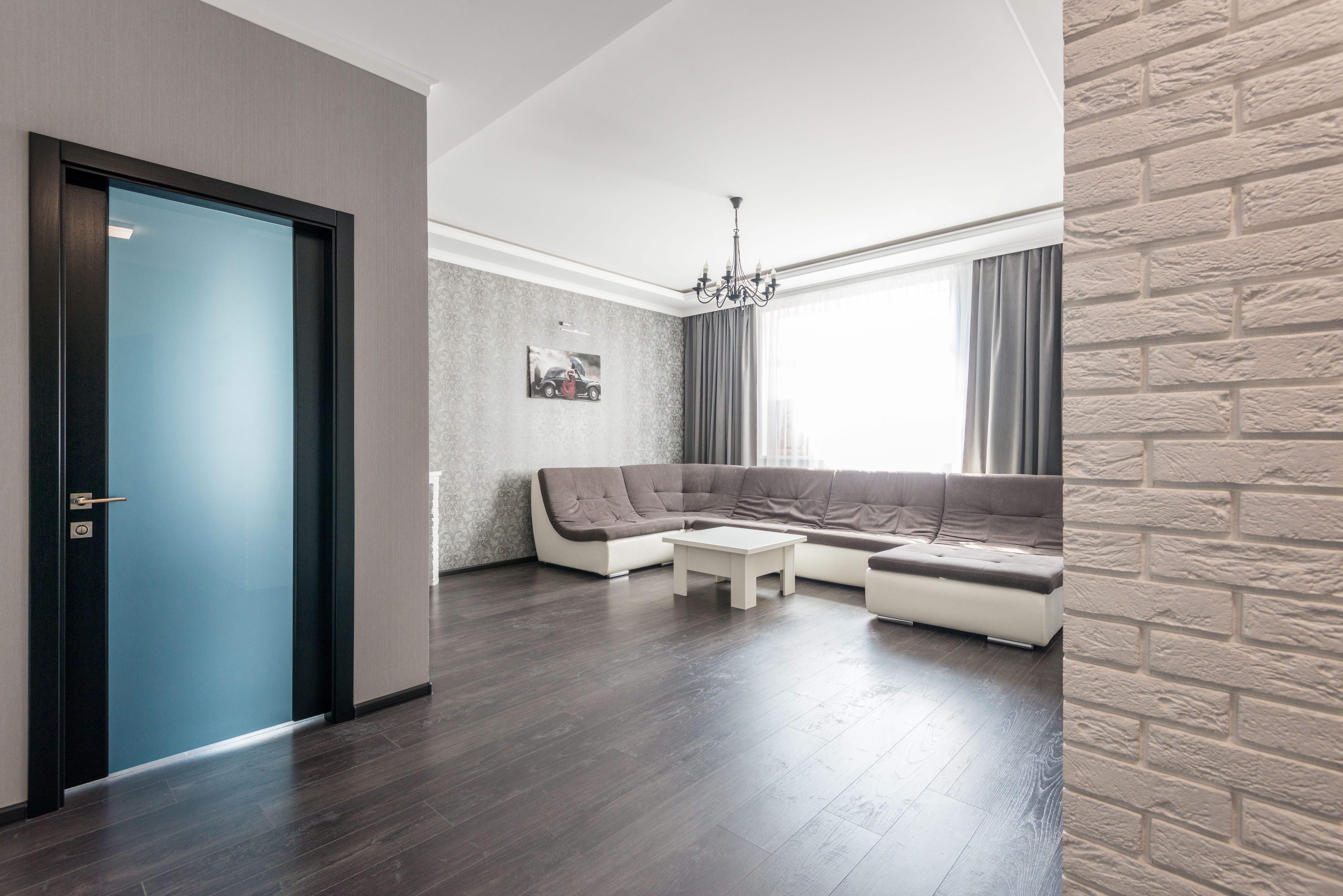 Suelo laminado, vinílico o porcelánico: cuál elegir para cada estancia