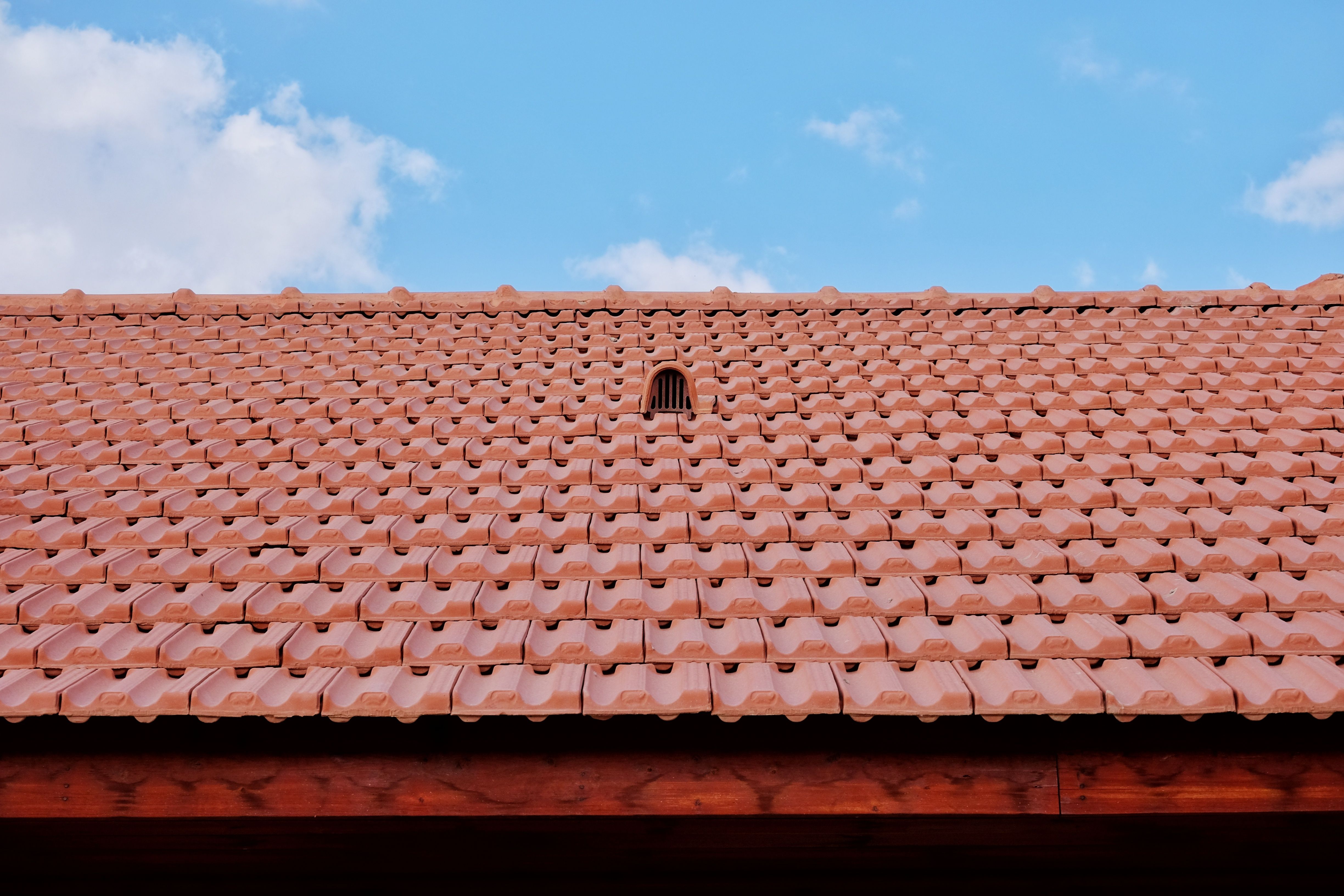 Cambiar el tejado de una vivienda unifamiliar: precio real en 2026