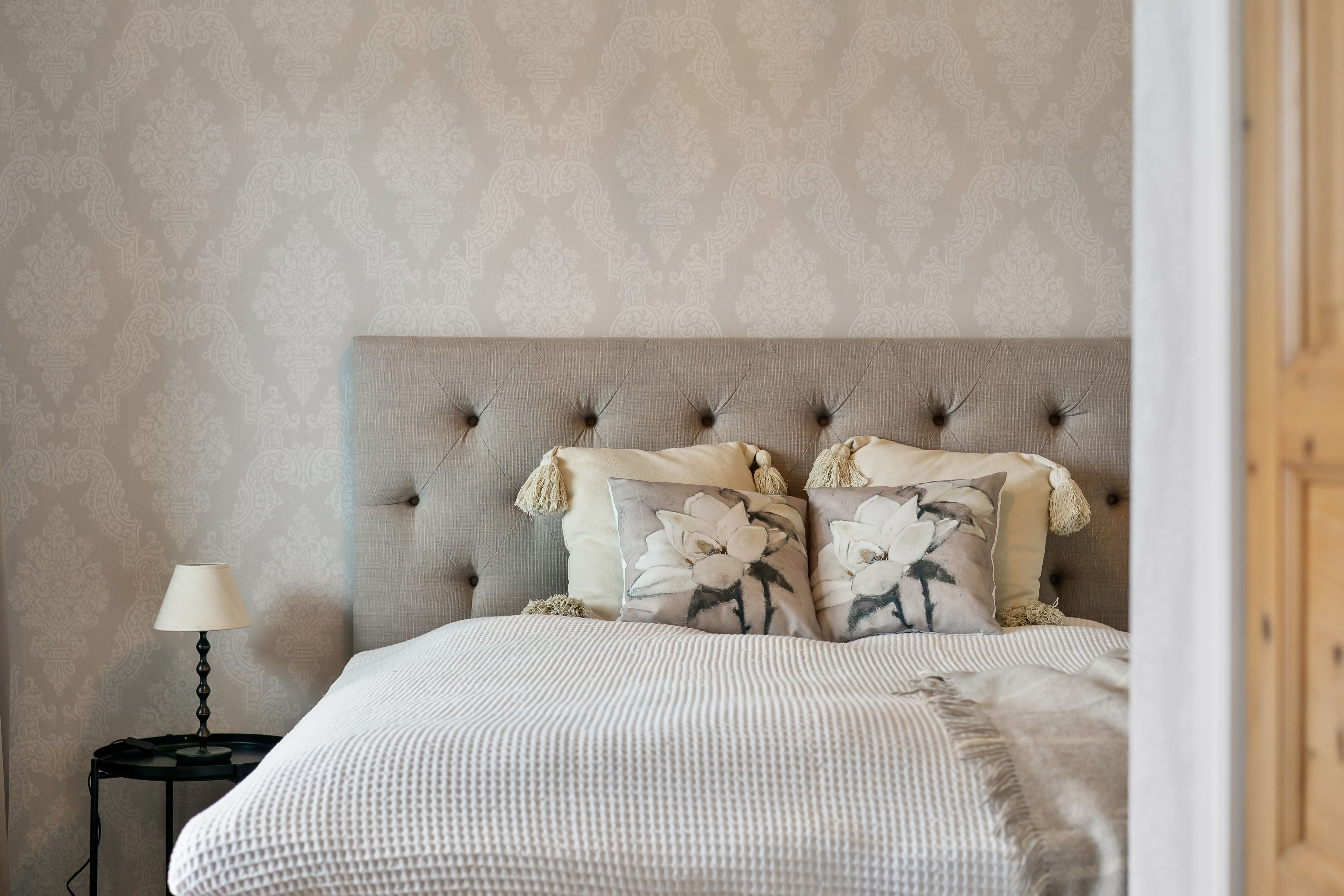 Cómo decorar el cabecero del dormitorio: ideas y tendencias 2026